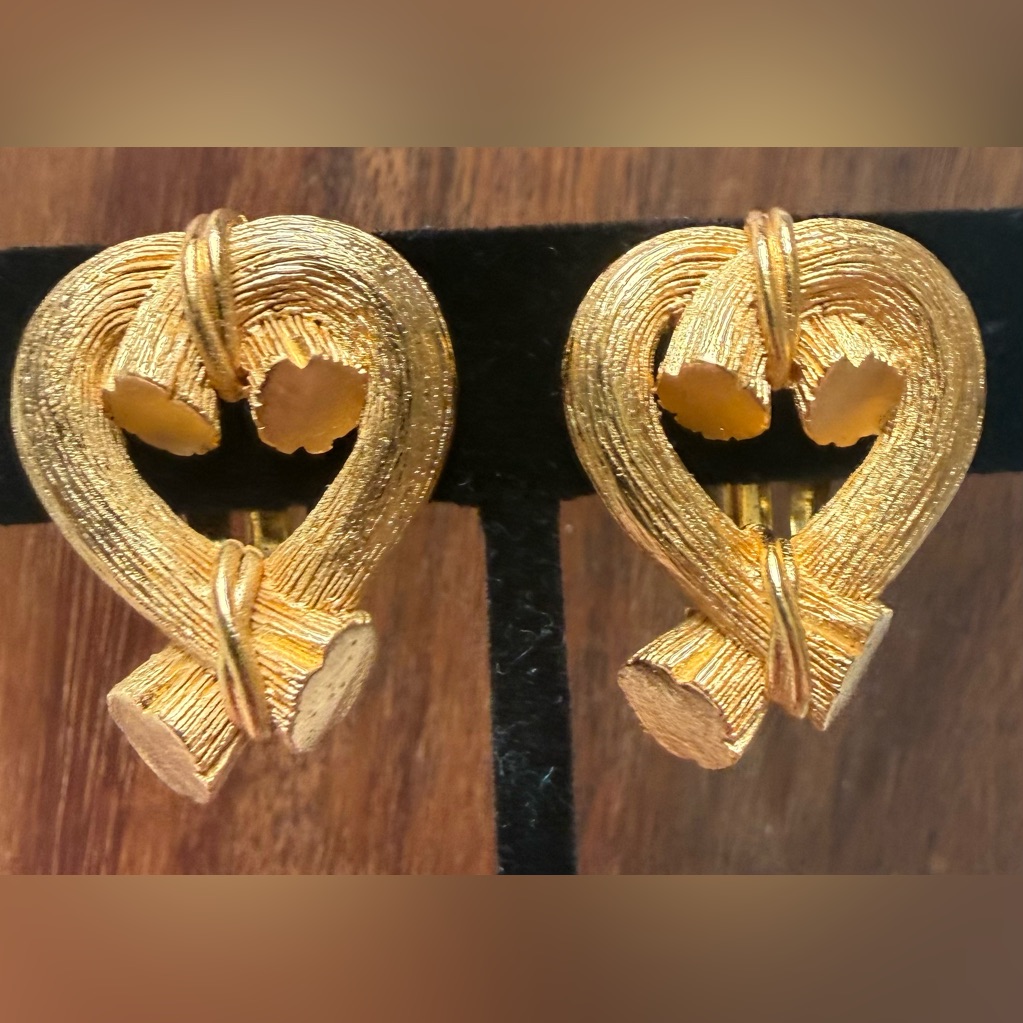Vtg Escada Margaretha Ley Signed Heart Knots Earrings Brushed Heavy Gold Gild